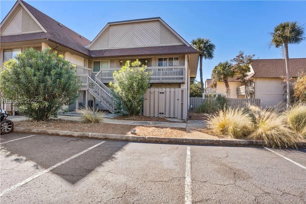 Charleston, SC Real Estate | View Capt John Fripp Villas, 322 | 2 Beds, 2 Baths