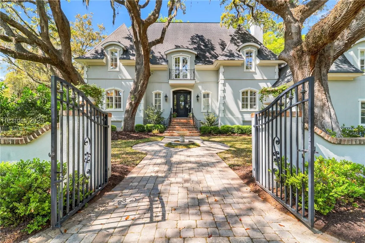 Charleston, SC Real Estate | View 17 Bayley Road | 4 Beds, 4 Baths