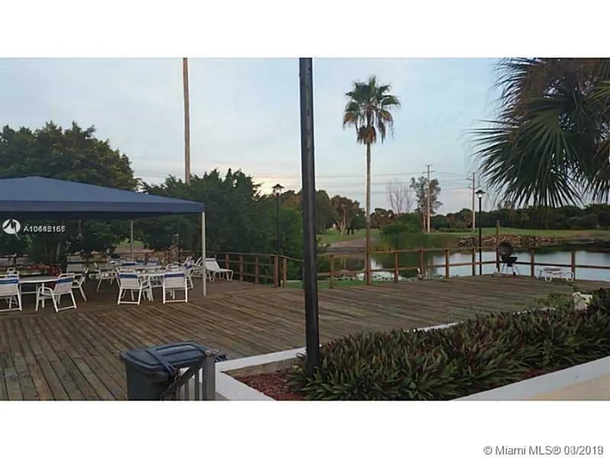 South Florida Real Estate | View 4164 Inverrary Dr, 813 | 2 Beds, 2 Baths
