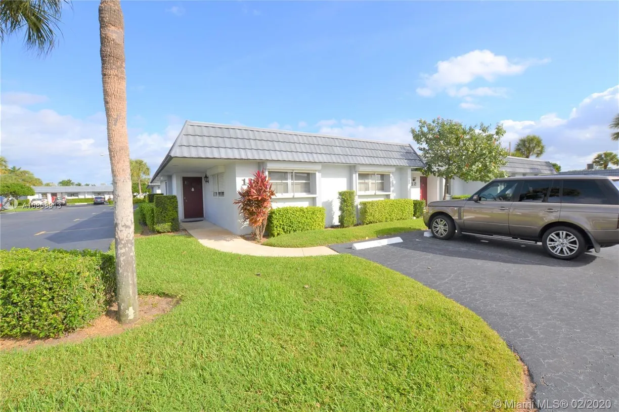 South Florida Real Estate | View 2886 Fernley Dr E, 11 | 2 Beds, 2 Baths