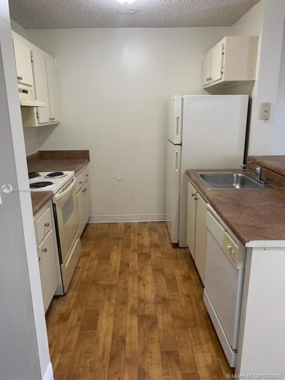 South Florida Real Estate | View 1723 W Meadows Cir W, 1723 | 1 Bed, 1 Bath