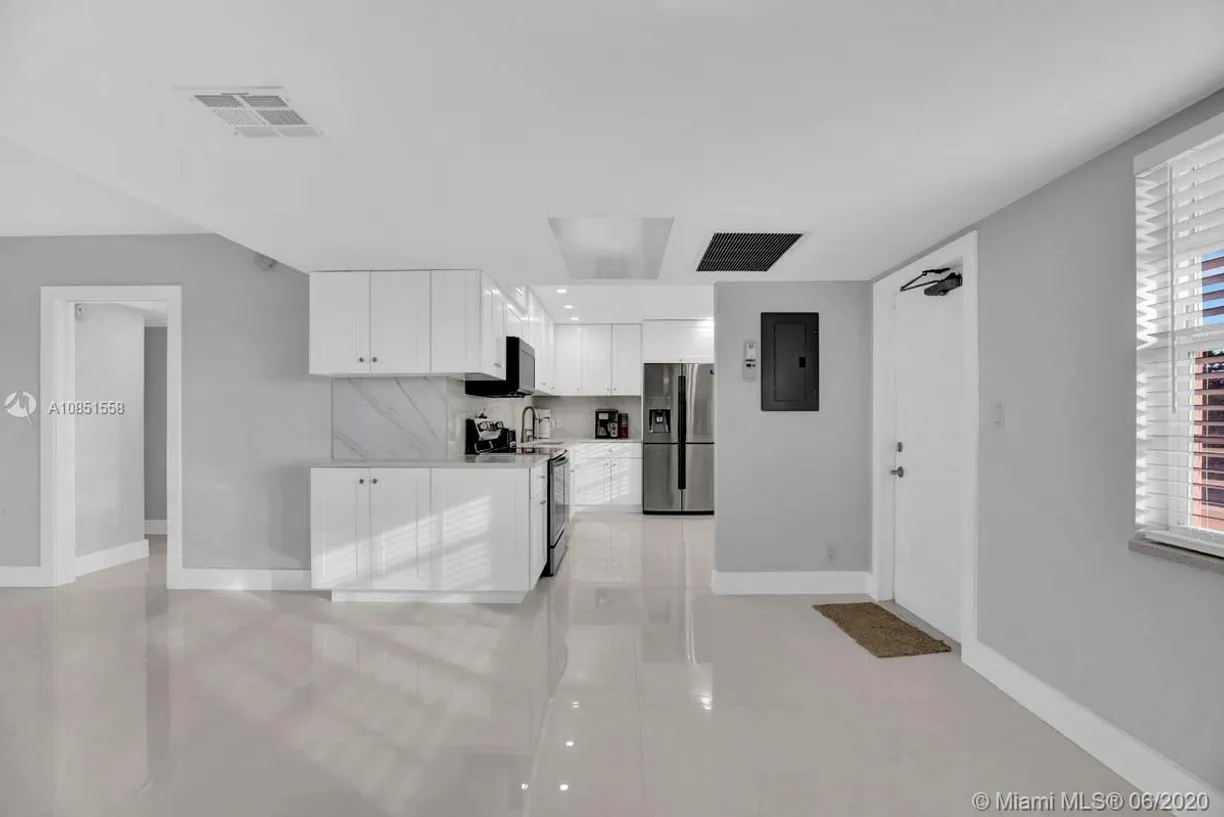 South Florida Real Estate | View 565 Oaks Lane, 510 | 3 Beds, 2 Baths
