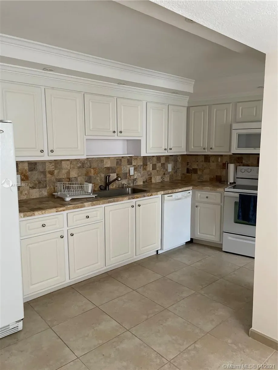 South Florida Real Estate | View 535 Oaks Dr, 406 | 2 Beds, 2 Baths