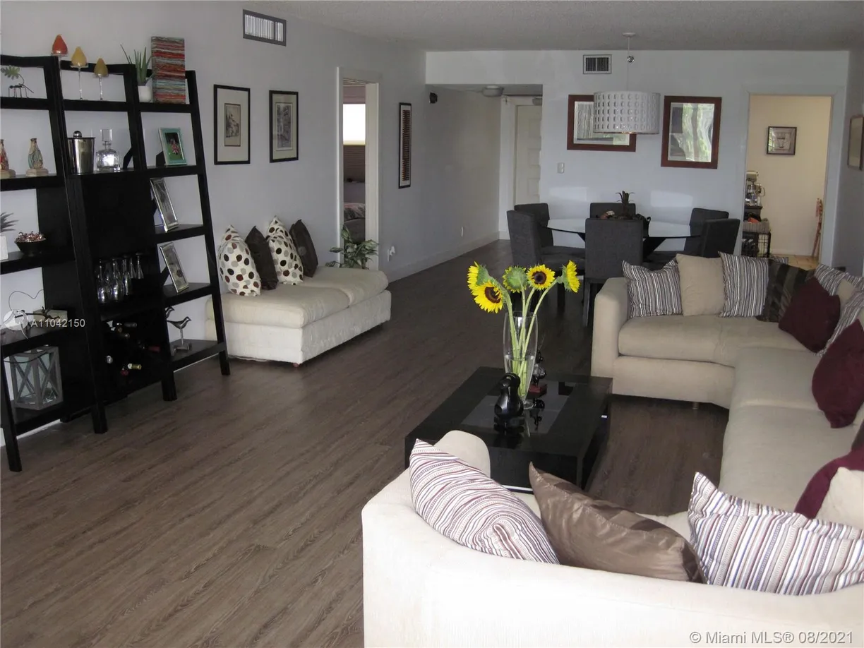 South Florida Real Estate | View 3520 Oaks Way, 307 | 3 Beds, 2 Baths