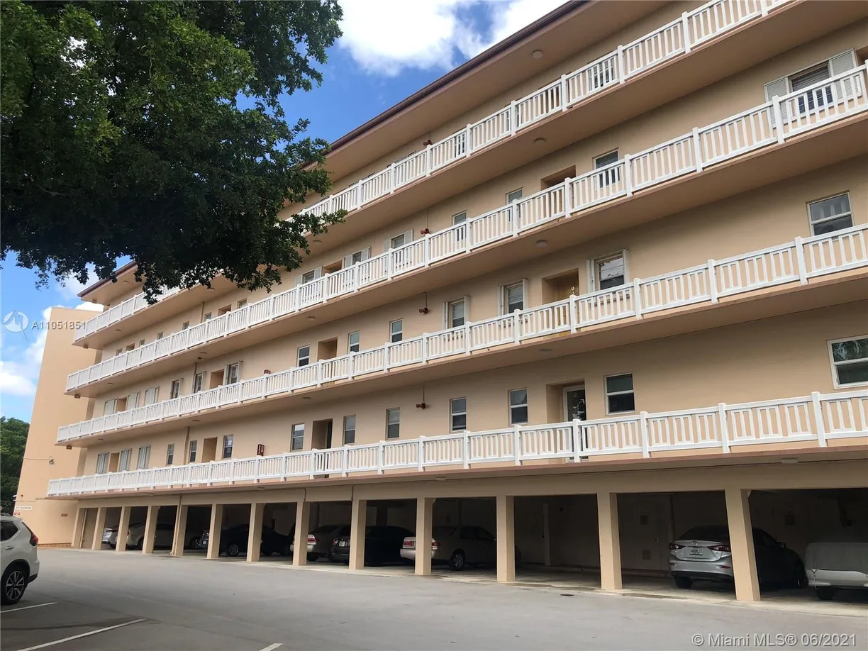 South Florida Real Estate | View 6731 Cypress Rd, 406 | 1 Bed, 1 Bath