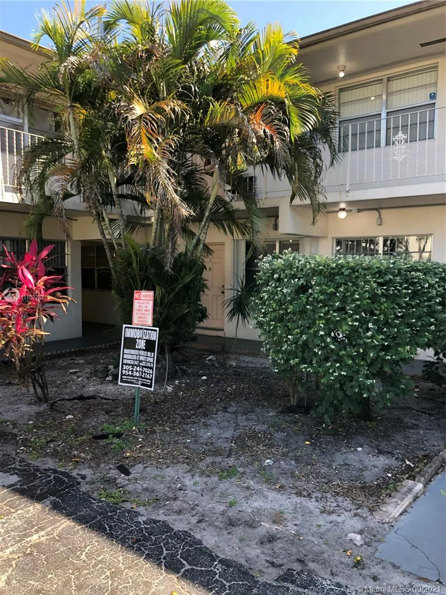 South Florida Real Estate | View 1830 Cleveland St, 4 | 1 Bed, 1 Bath
