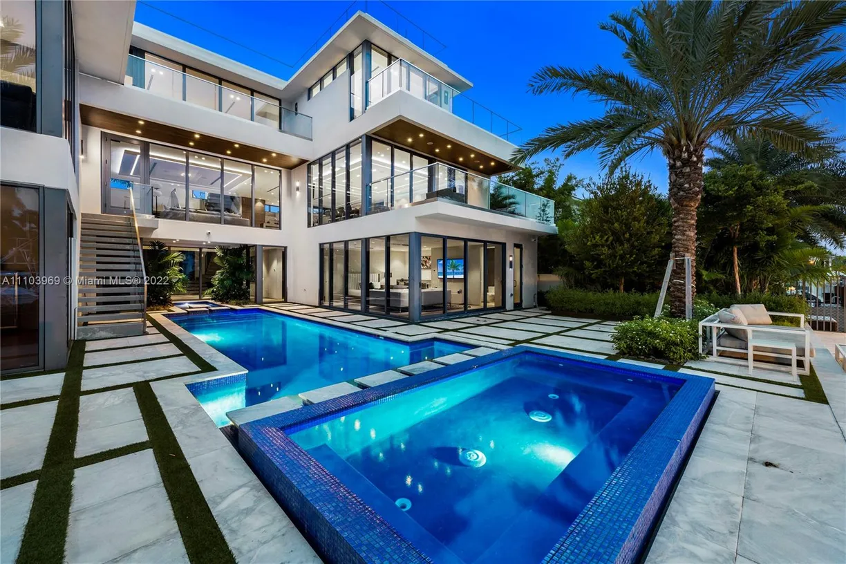 South Florida Real Estate | View 440 Mola Ave | Listing