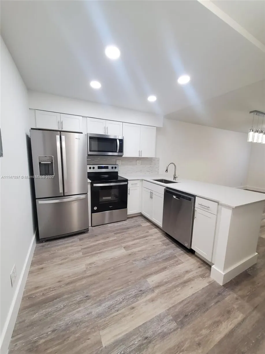 South Florida Real Estate | View 550 Bayshore Dr, 101 | 1 Bed, 1 Bath