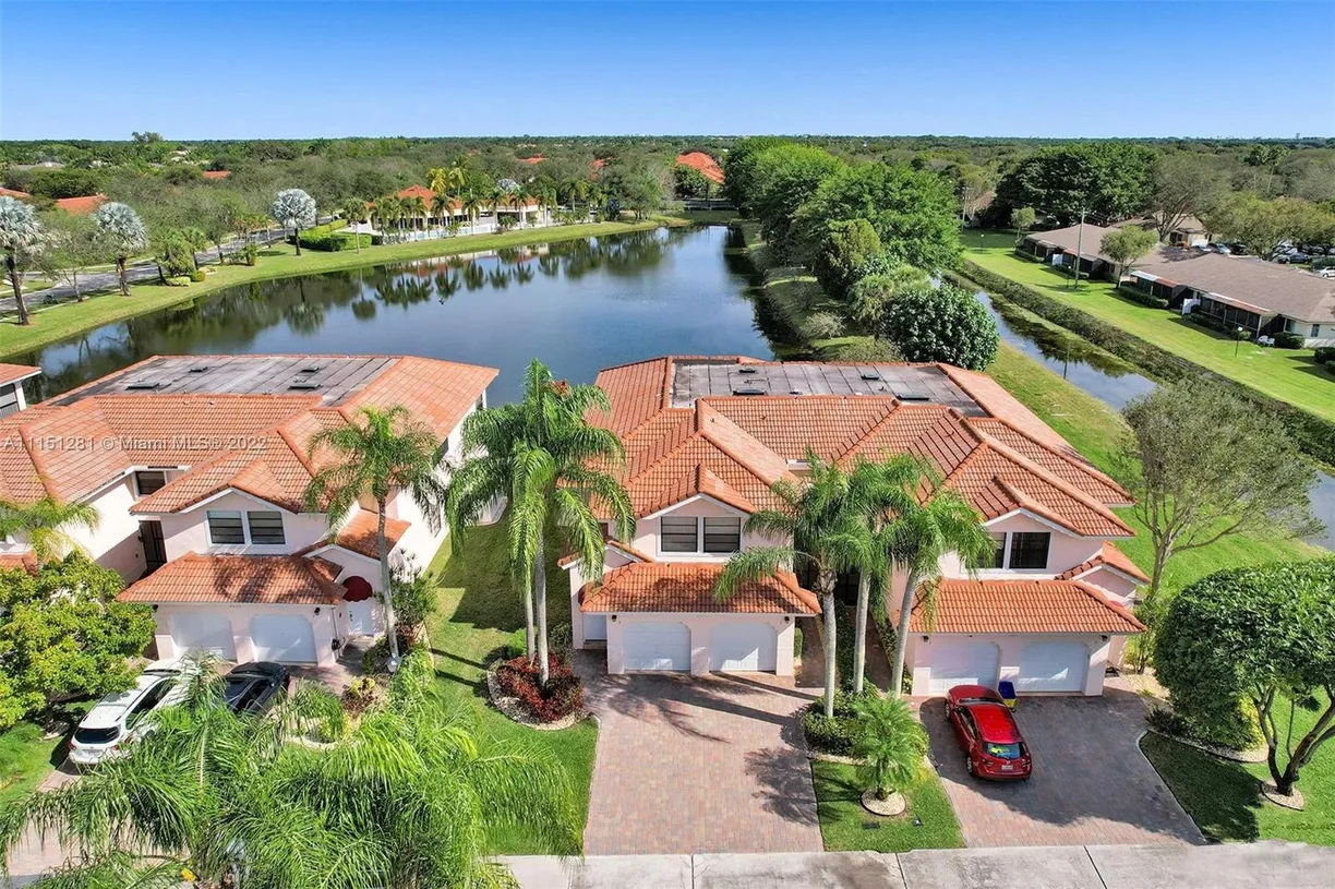 South Florida Real Estate | View 8640 Via Reale, 74L | 3 Beds, 2 Baths