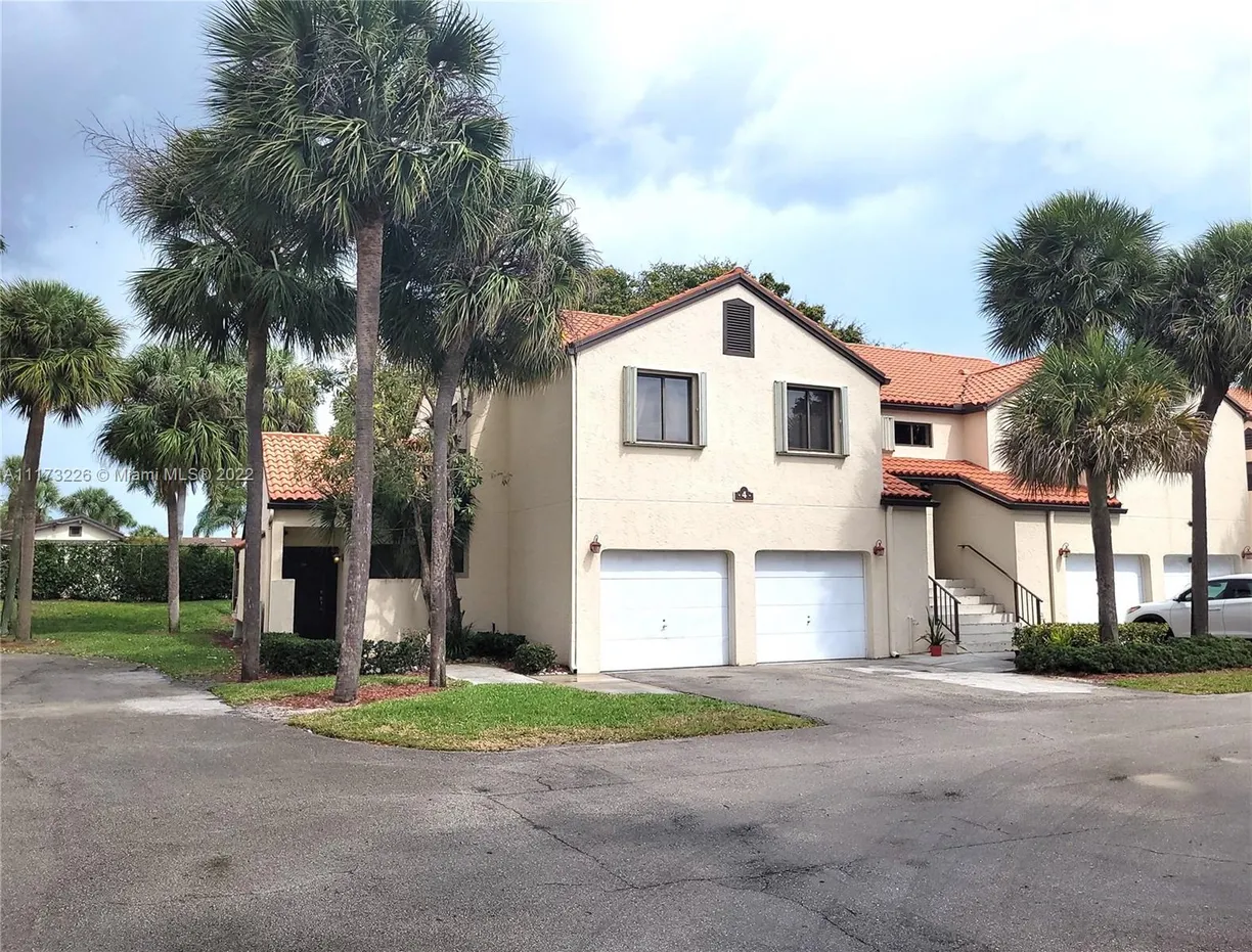 South Florida Real Estate | View 4 Via De Casas Sur, 201 | 3 Beds, 2 Baths