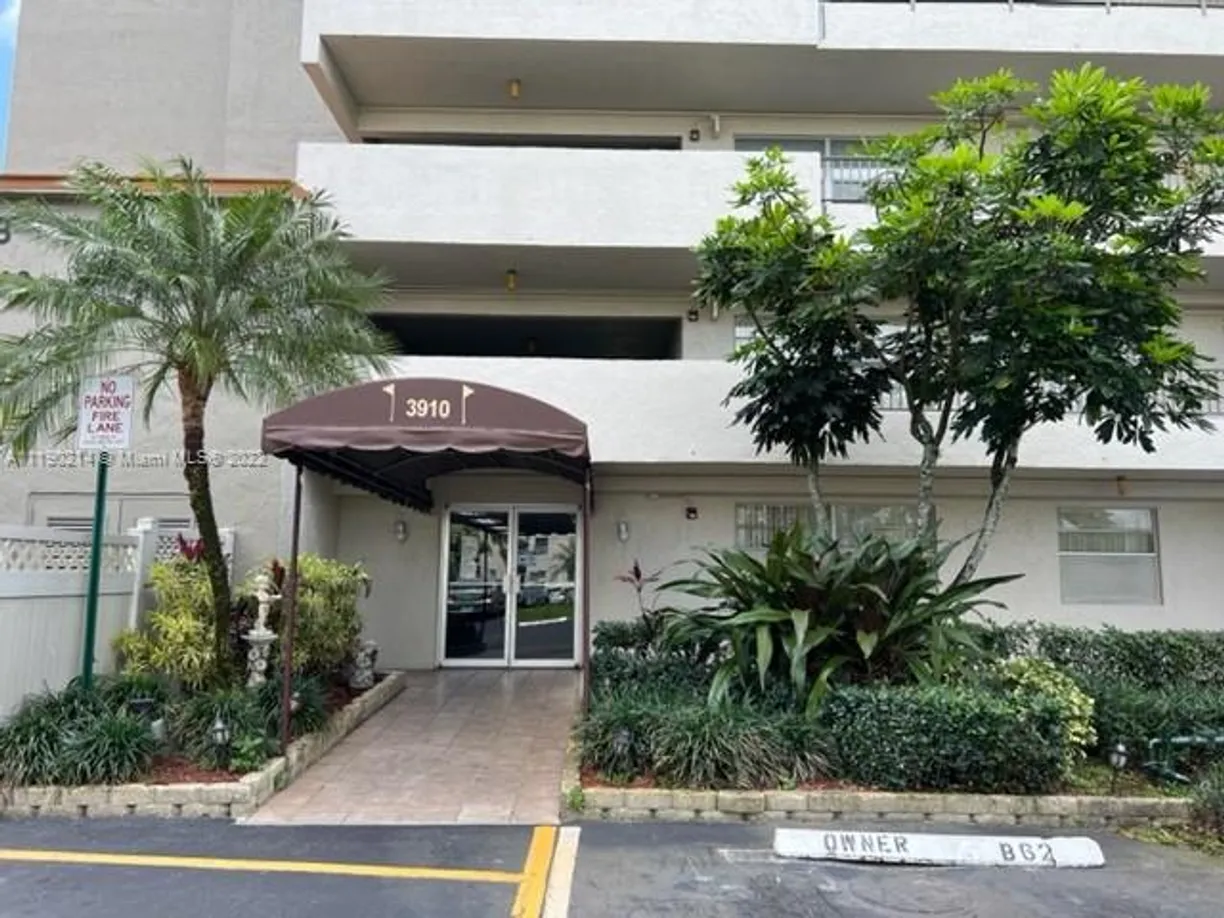 South Florida Real Estate | View 3910 Inverrary Blvd, 208-B | 3 Beds, 2 Baths