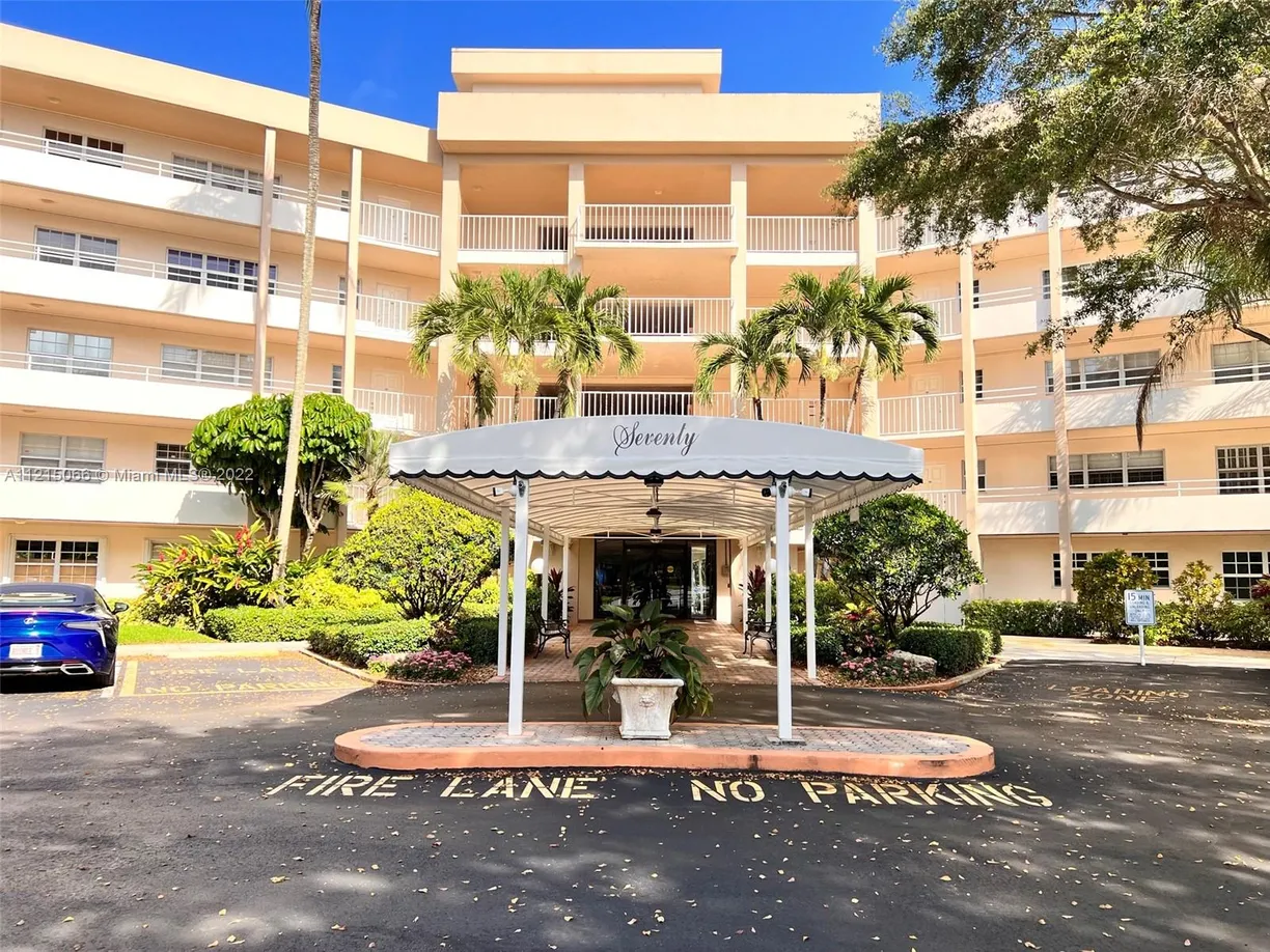 South Florida Real Estate | View 3800 Oaks Clubhouse Dr, 404 | 3 Beds, 2 Baths