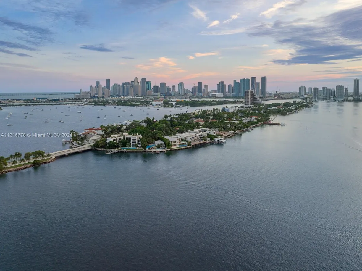 South Florida Real Estate | View 1417 N Venetian Way | 6 Beds, 6 Baths