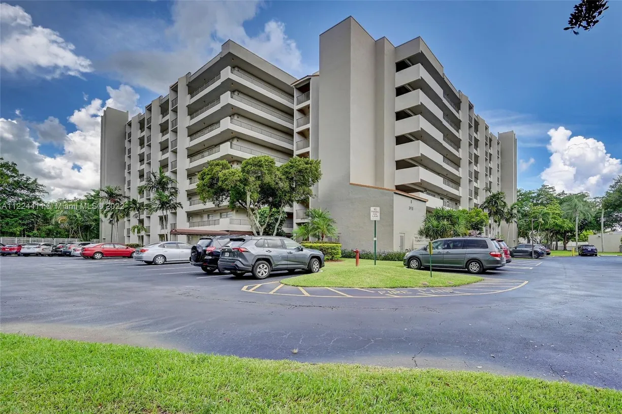 South Florida Real Estate | View 3910 Inverrary Blvd, 705-B | 3 Beds, 2 Baths
