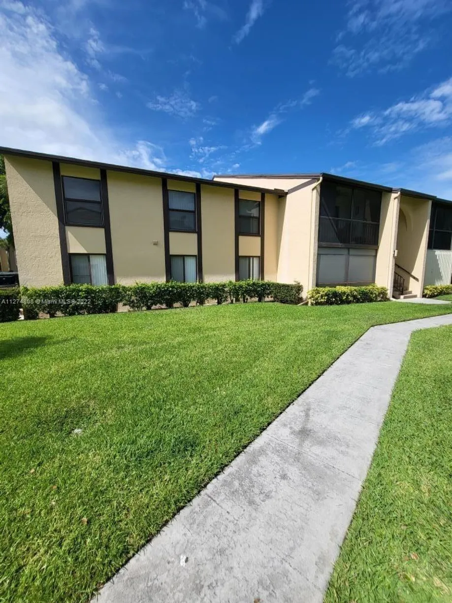 South Florida Real Estate | View 810 Sky Pine Way, H1 | 3 Beds, 2 Baths