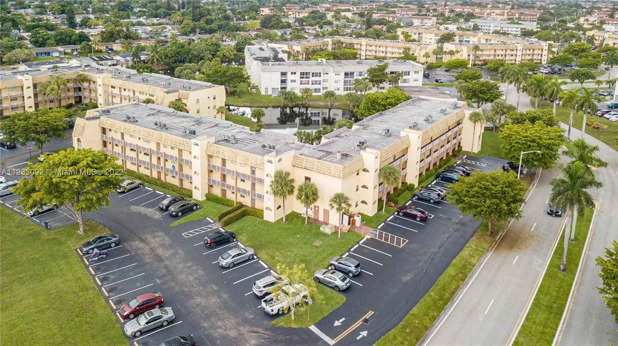 South Florida Real Estate | View 8285 Sunrise Lakes Blvd, 307 | 1 Bed, 1 Bath