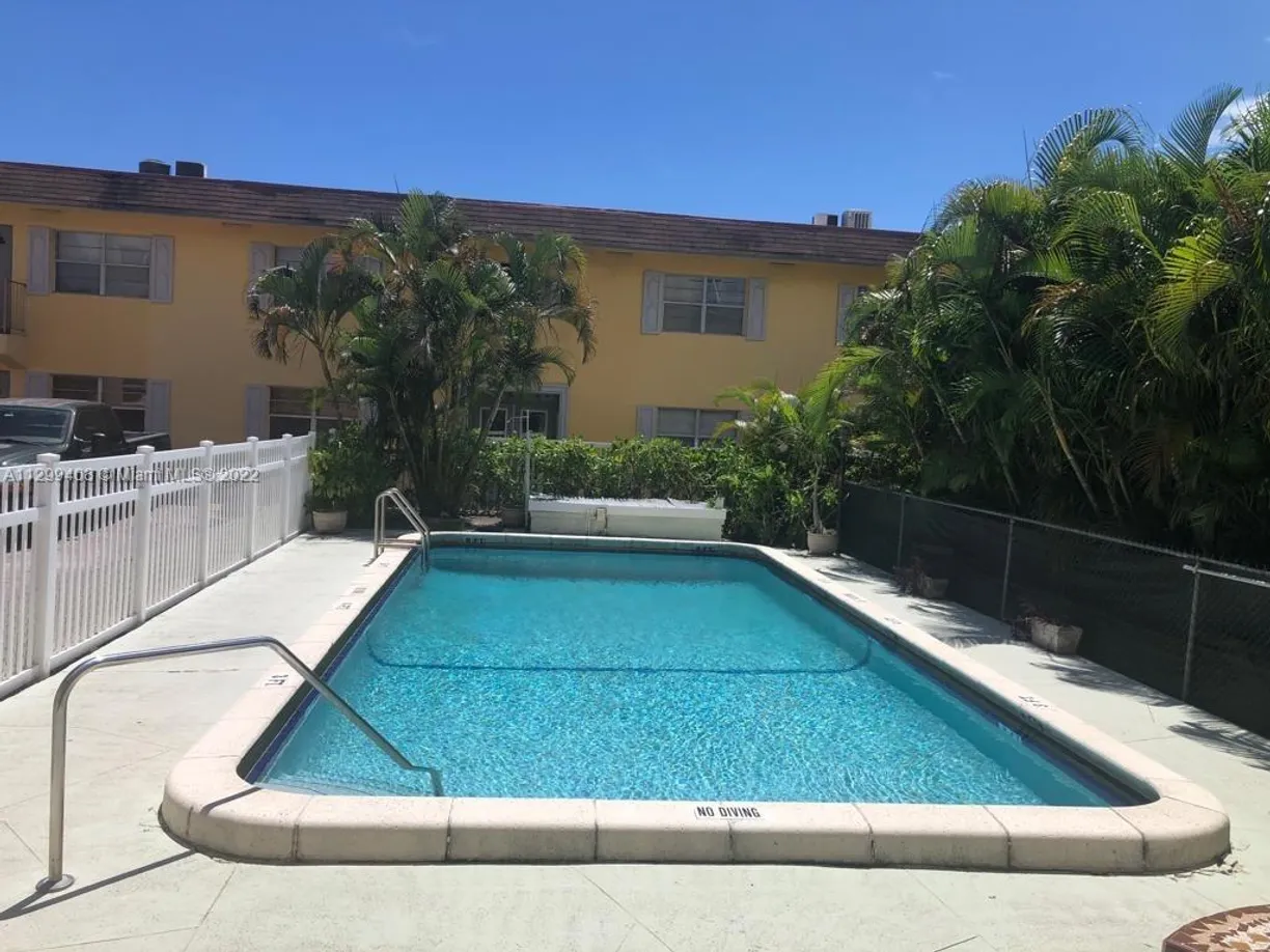 South Florida Real Estate | View 1830 Dixieanna St, 404 | 1 Bed, 1 Bath