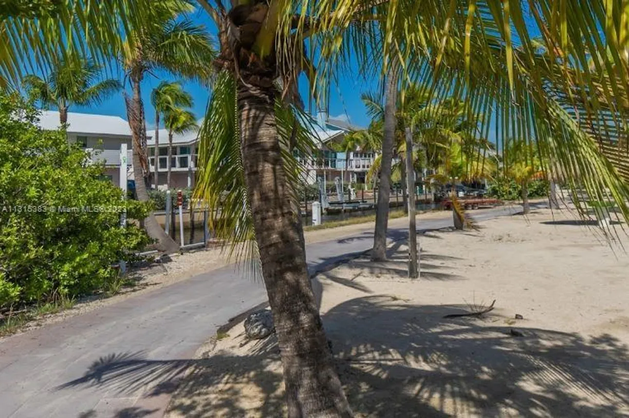 South Florida Real Estate | View  | 1 Bed, 1 Bath