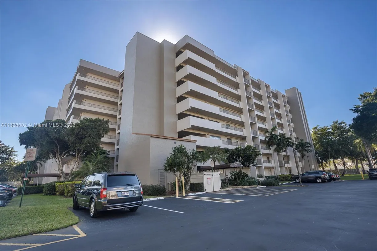 South Florida Real Estate | View 3910 Inverrary Blvd, 305-B | 3 Beds, 2 Baths