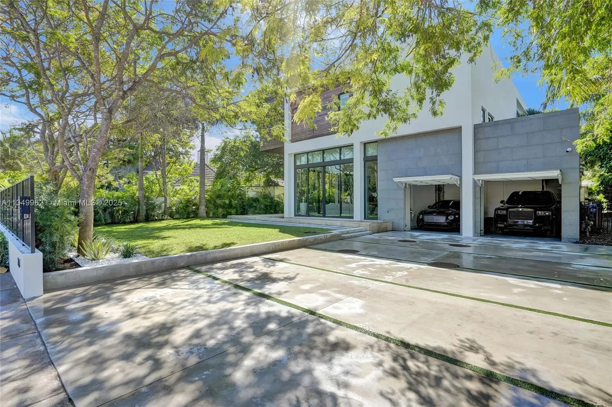 South Florida Real Estate | View  | Listing