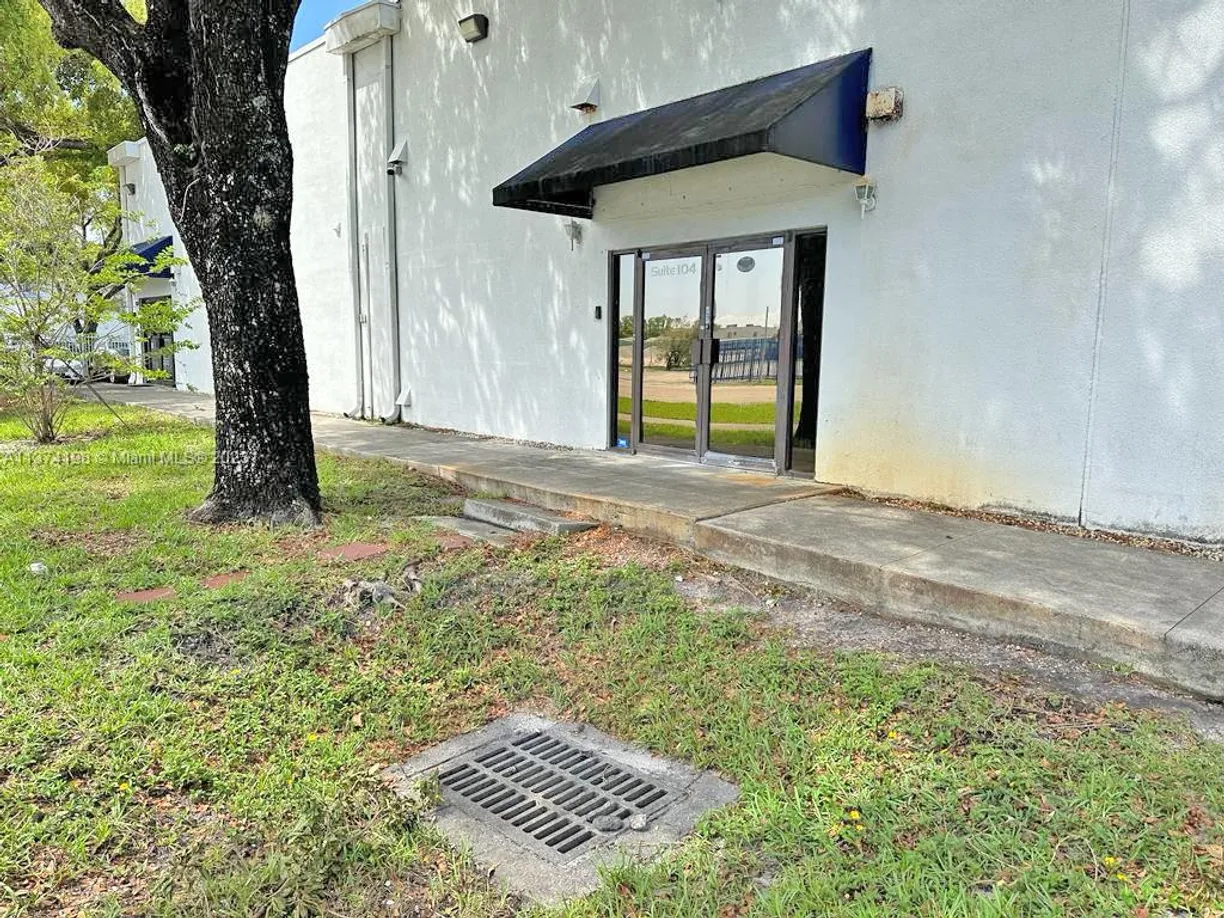 South Florida Real Estate | View 3000 Stirling Rd | Listing