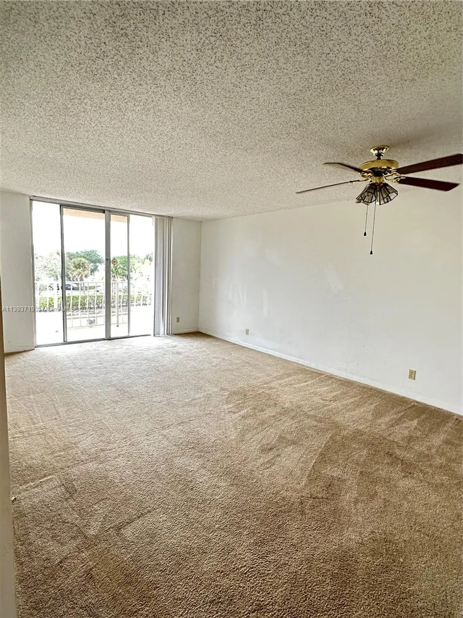 South Florida Real Estate | View 500 Executive Center Dr, 3B | 1 Bed, 1 Bath