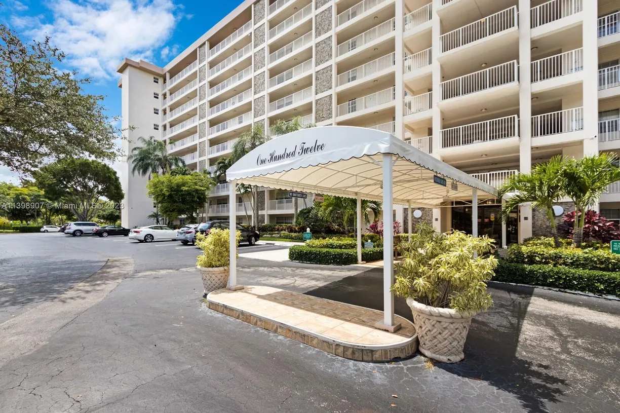 South Florida Real Estate | View 3510 Oaks Way, 602 | 3 Beds, 2 Baths