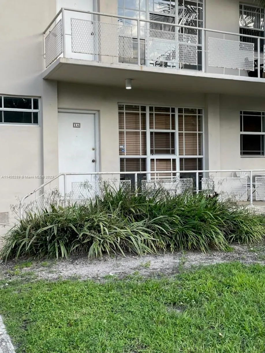 South Florida Real Estate | View 800 W 42nd St, 1A | 2 Beds, 2 Baths