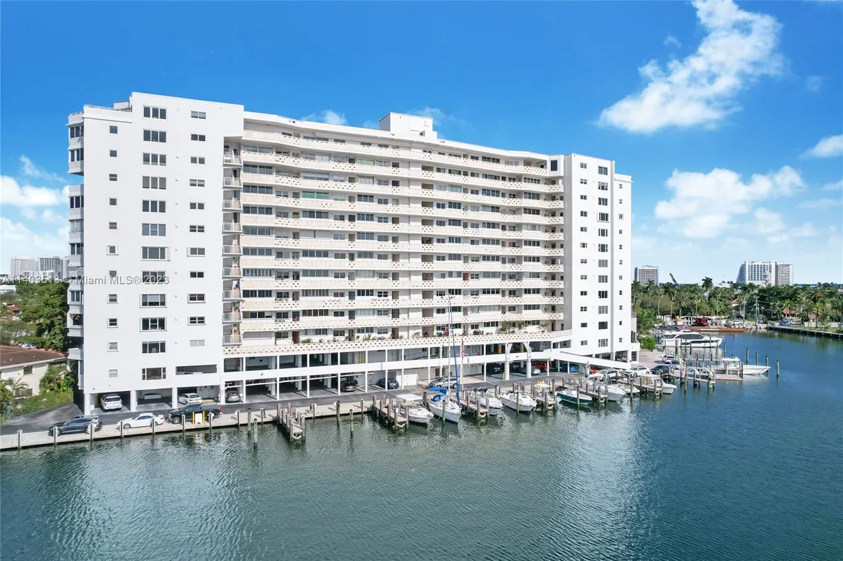South Florida Real Estate | View 333 Sunset Dr, A | 2 Beds, 2 Baths
