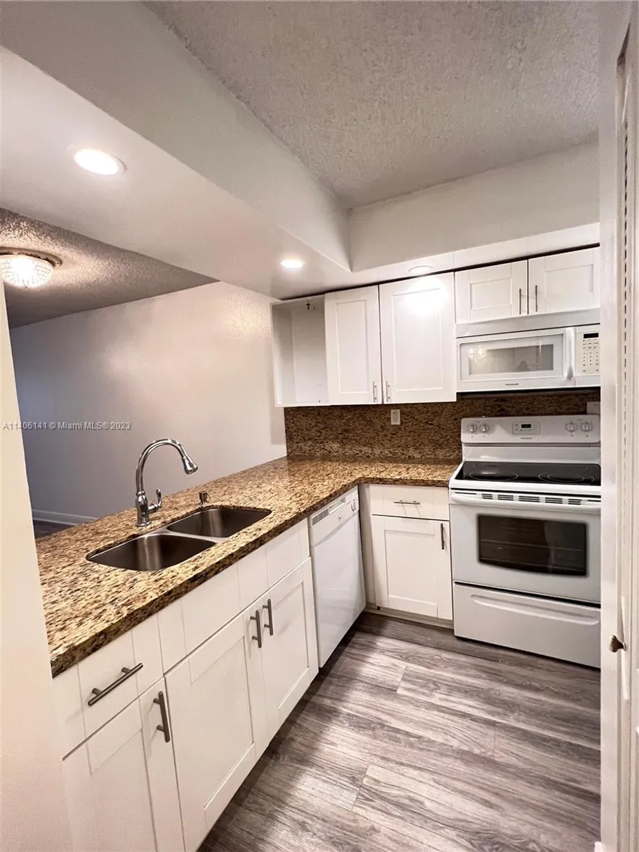 South Florida Real Estate | View 6800 Cypress Rd, 211 | 2 Beds, 2 Baths