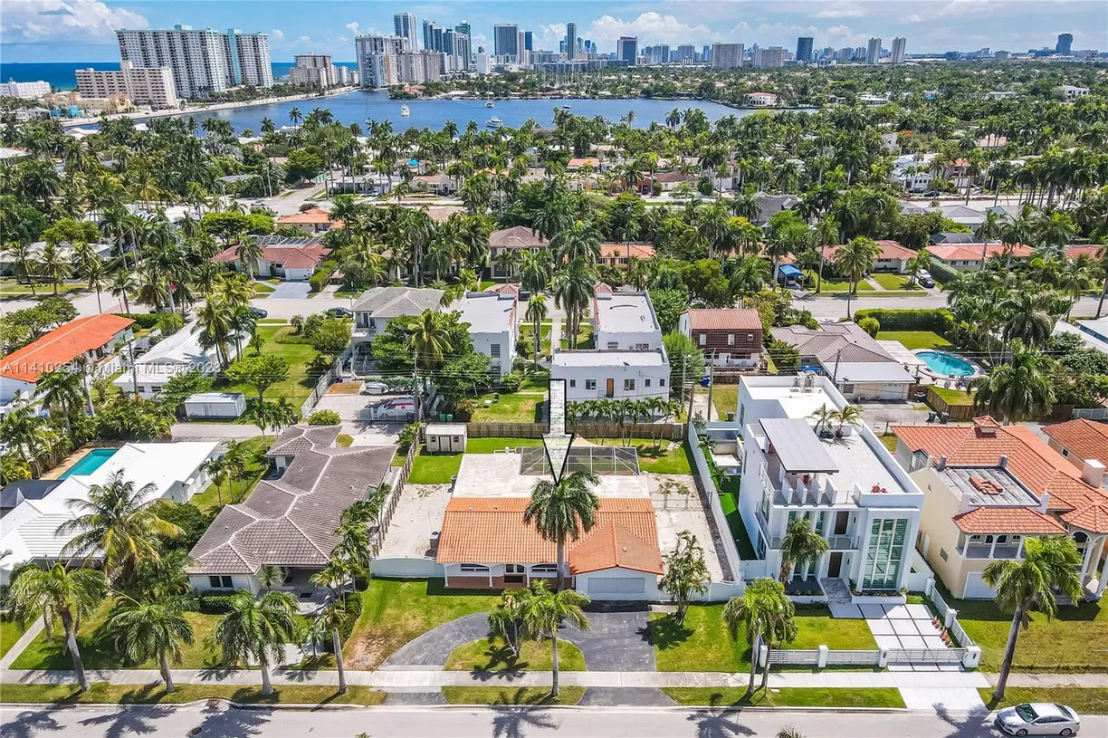South Florida Real Estate | View 816 Polk St, 1 | 4 Beds, 3 Baths