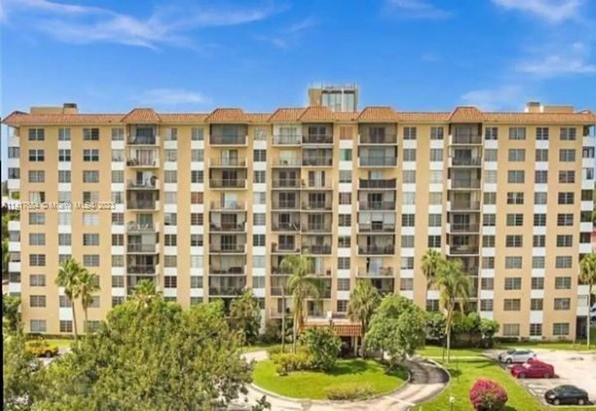 South Florida Real Estate | View 4174 SW Inverrary Dr, 514 | 2 Beds, 2 Baths