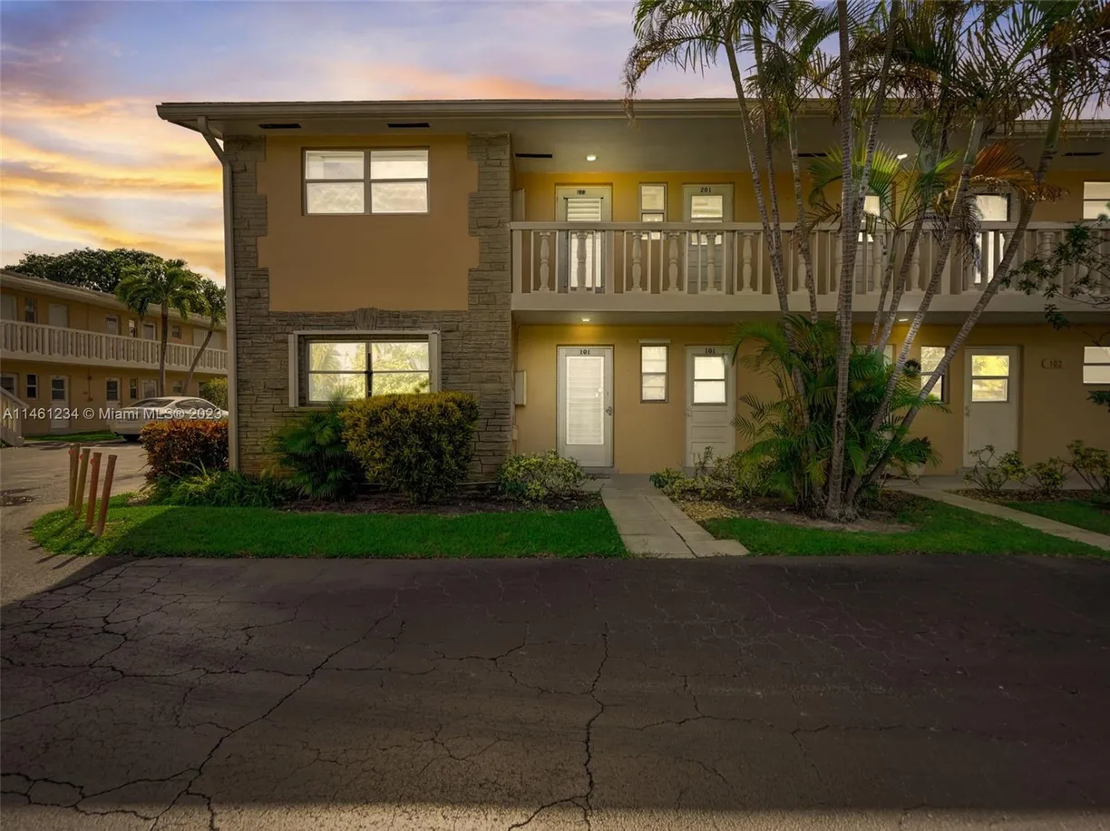 South Florida Real Estate | View 2222 1st Way, 101 | 2 Beds, 2 Baths