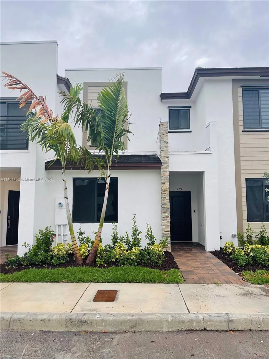 South Florida Real Estate | View 929 NE 211th St | 3 Beds, 3 Baths