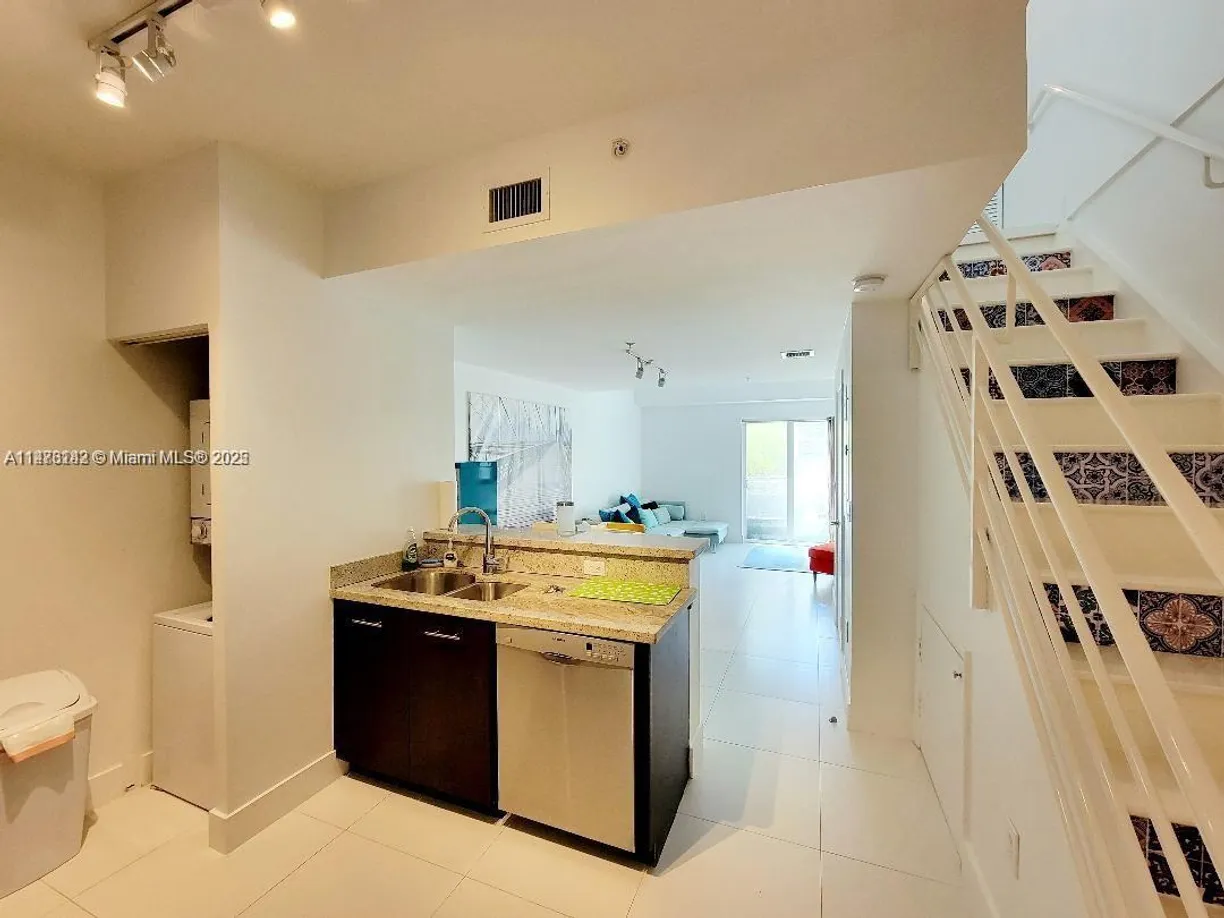 South Florida Real Estate | View 945 Jefferson Ave, 103 | 2 Beds, 2 Baths