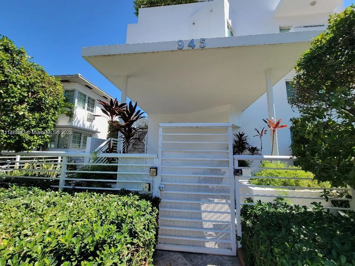 South Florida Real Estate | View 945 Jefferson Ave, 103 | Listing