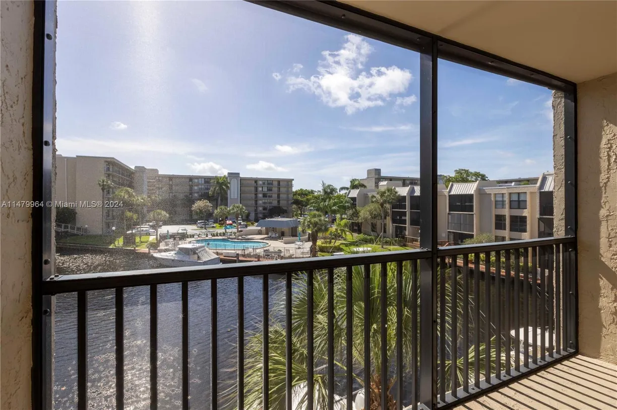 South Florida Real Estate | View 10 Royal Palm Way, 302 | 2 Beds, 2 Baths