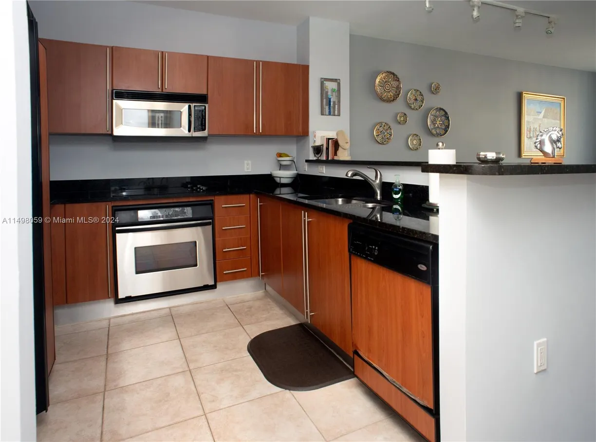 South Florida Real Estate | View 1551 N Flagler Dr, 904 | 1 Bed, 1 Bath