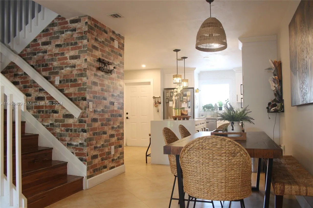 South Florida Real Estate | View 2314 Johnson St, 23D | 3 Beds, 2 Baths