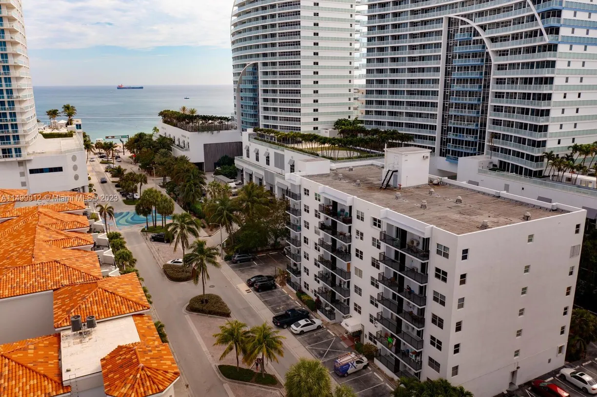 South Florida Real Estate | View 3000 Riomar St, 102 | 1 Bed, 1 Bath