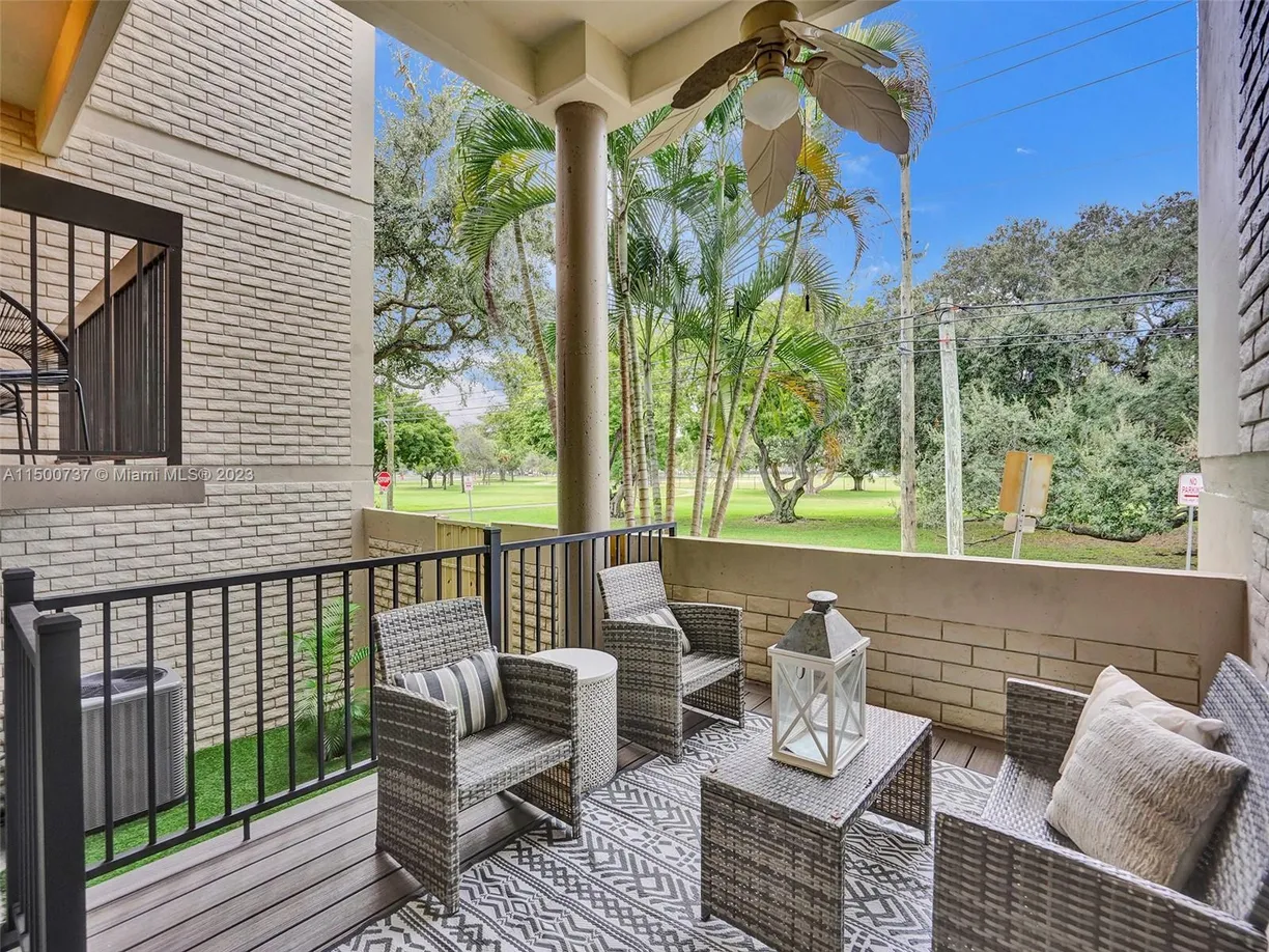 South Florida Real Estate | View 1401 9th St, 7 | 3 Beds, 2 Baths