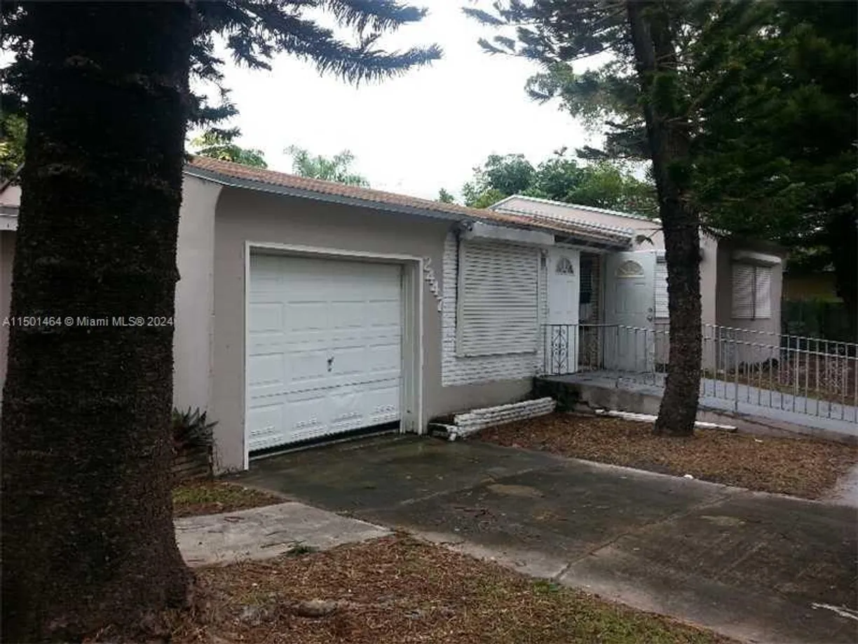South Florida Real Estate | View 2447 Pierce St, 1 | Listing