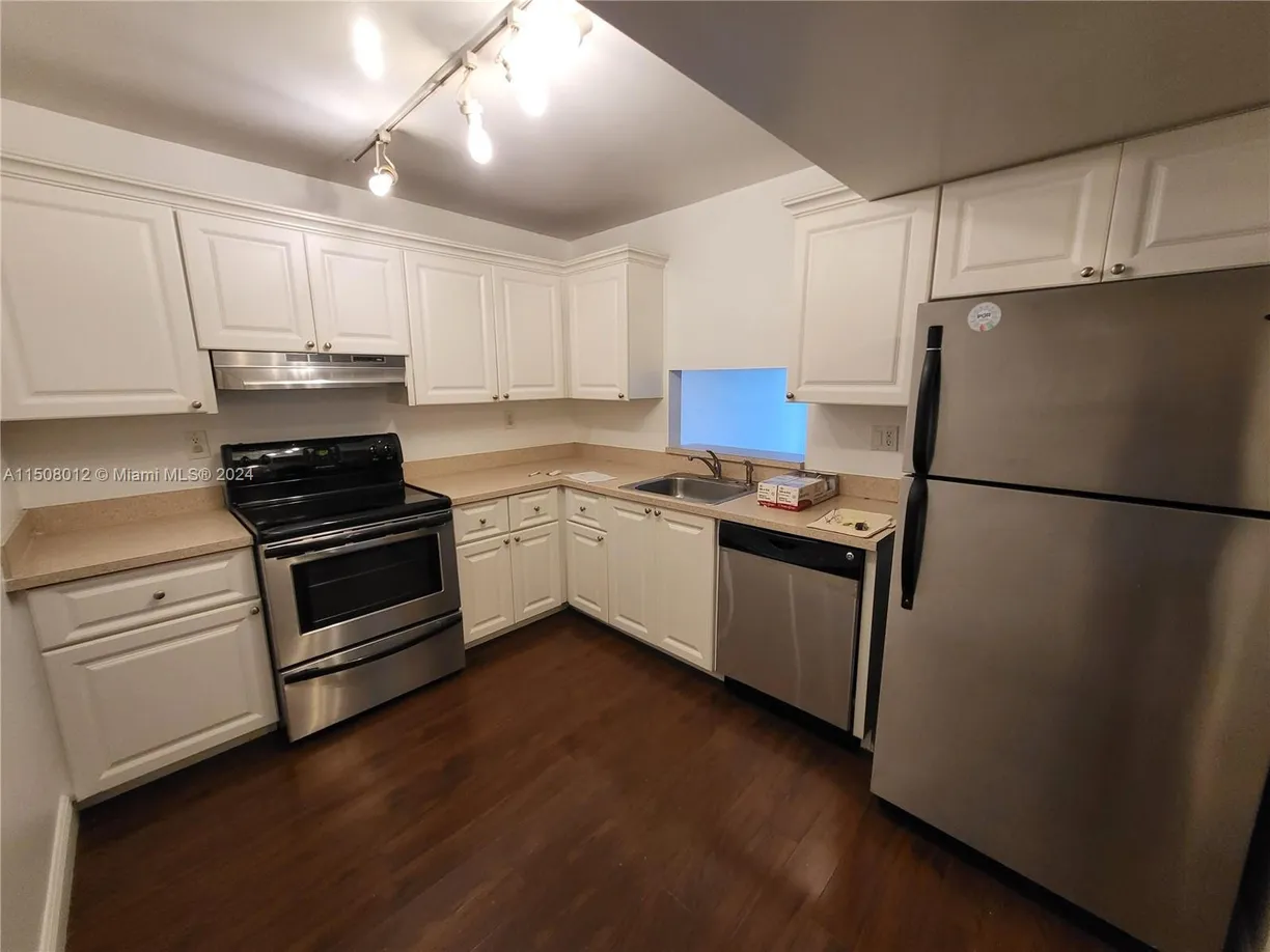 South Florida Real Estate | View 711 N Pine Island Rd, 111 | Listing