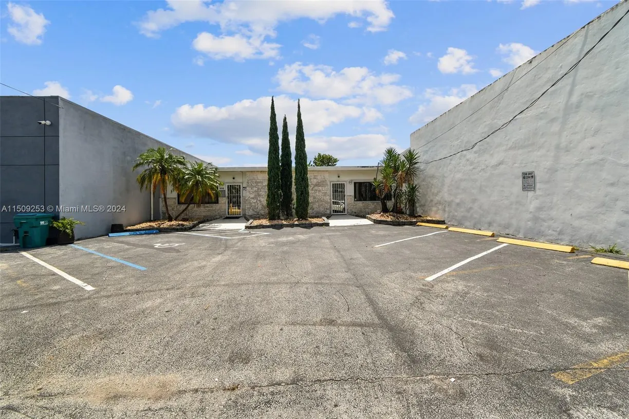 South Florida Real Estate | View 552 S Dixie Hwy E | Listing
