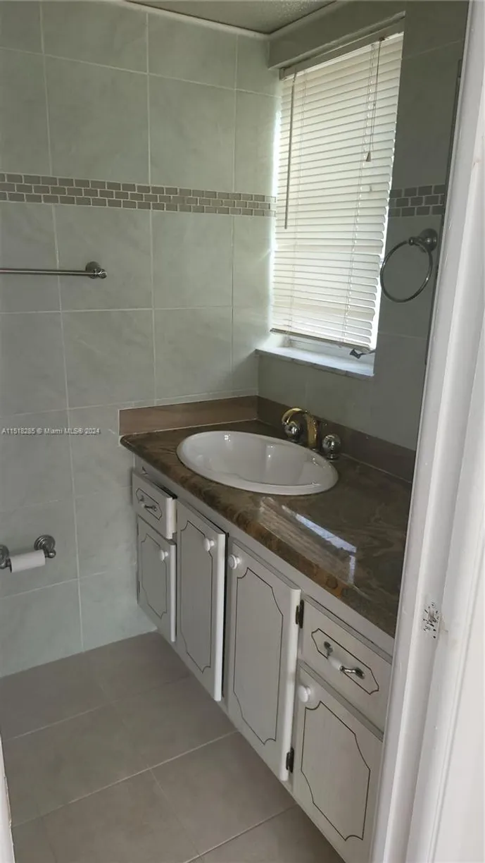 South Florida Real Estate | View 1001 NE 14th Ave, 201 | Listing