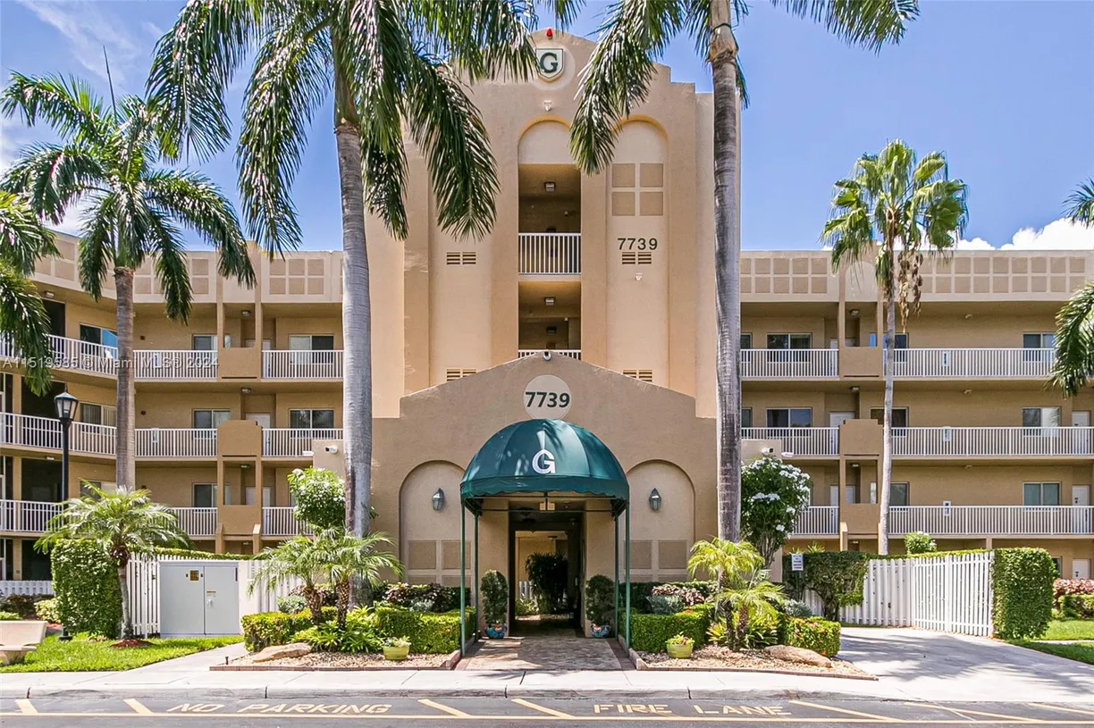 South Florida Real Estate | View 7739 Southampton Ter, 205 | 2 Beds, 2 Baths