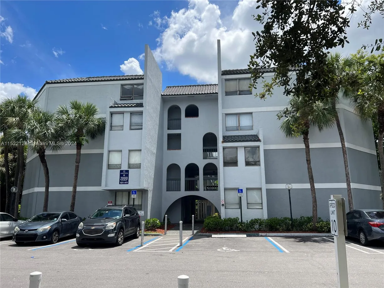 South Florida Real Estate | View 2000 N Congress Ave, 205 | 2 Beds, 1 Bath