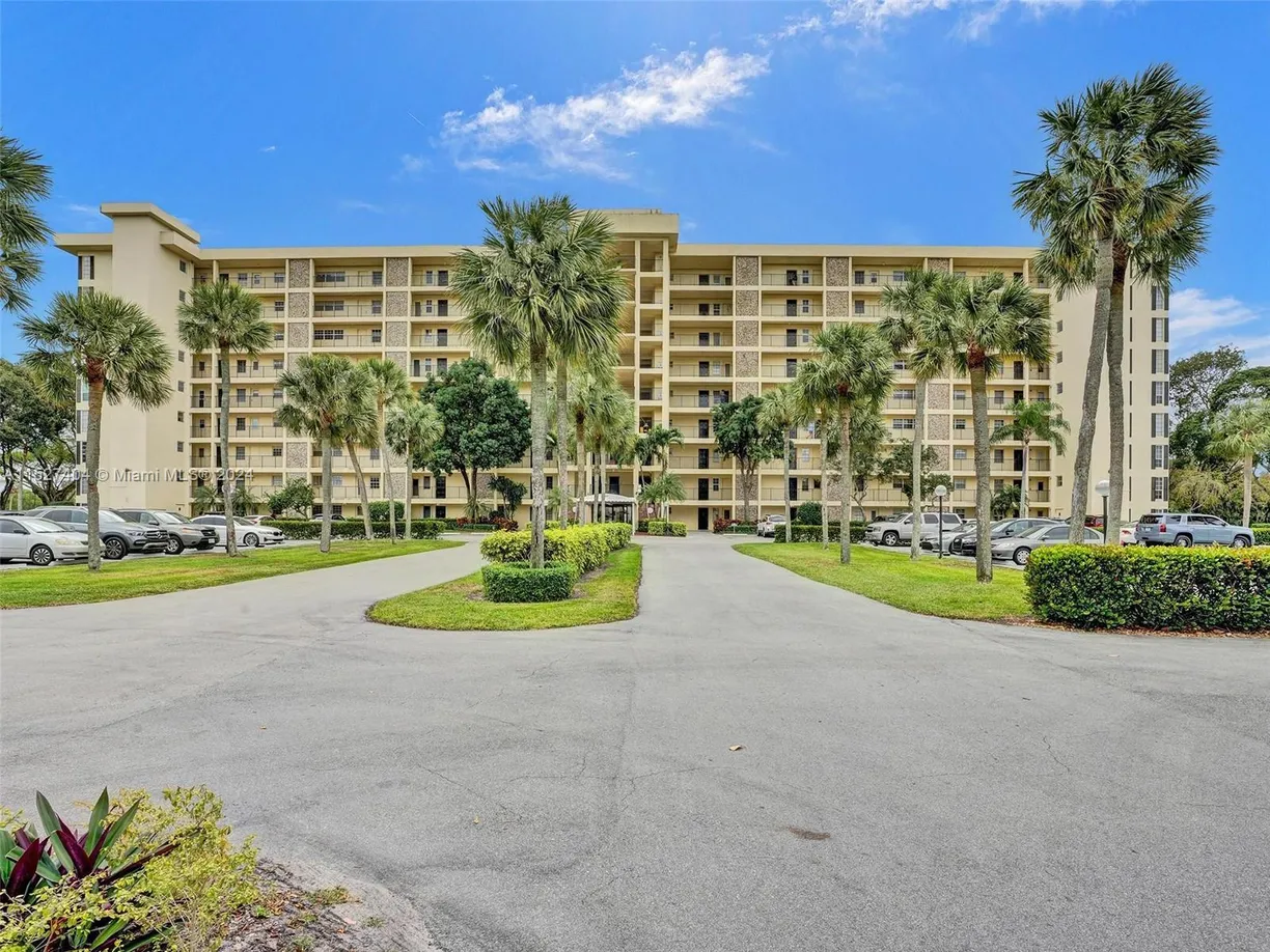 South Florida Real Estate | View 3050 N Palm Aire Dr, 708 | 2 Beds, 2 Baths