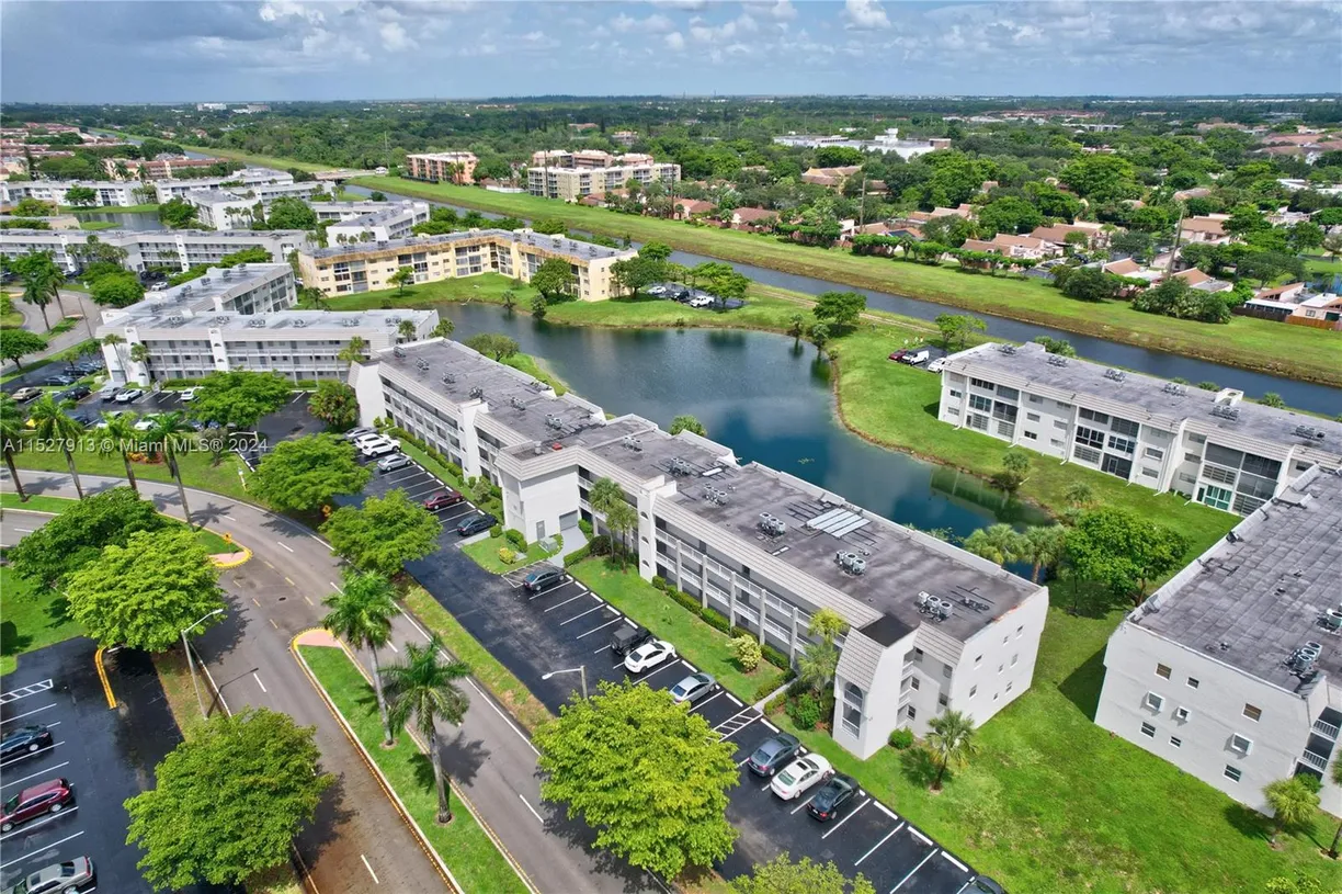South Florida Real Estate | View 8300 Sunrise Lakes Blvd, 108 | 1 Bed, 1 Bath