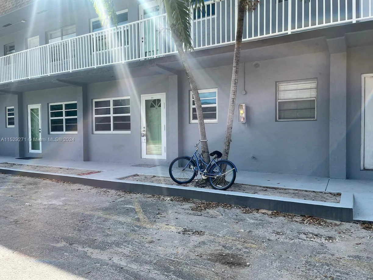 South Florida Real Estate | View  | 1 Bed, 1 Bath